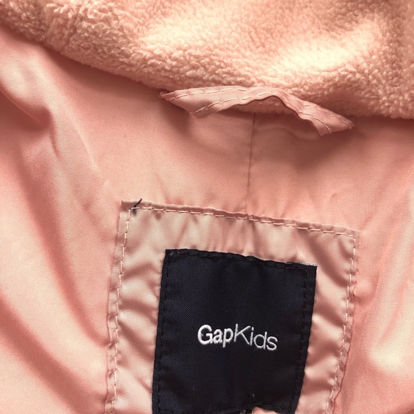 ⭐️Closet clear out⭐️ - Gap puffer jacket (10-12) - Picture 2 of 5